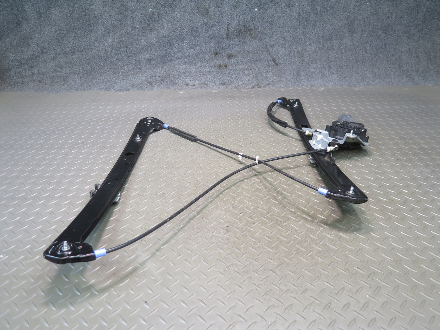 00-06 BMW X5 E53 Front Right Passenger Door Window Regulator w Motor OEM