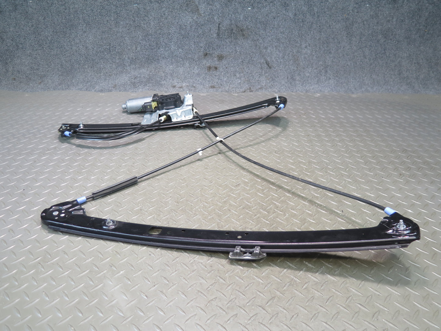 00-06 BMW X5 E53 Front Right Passenger Door Window Regulator w Motor OEM