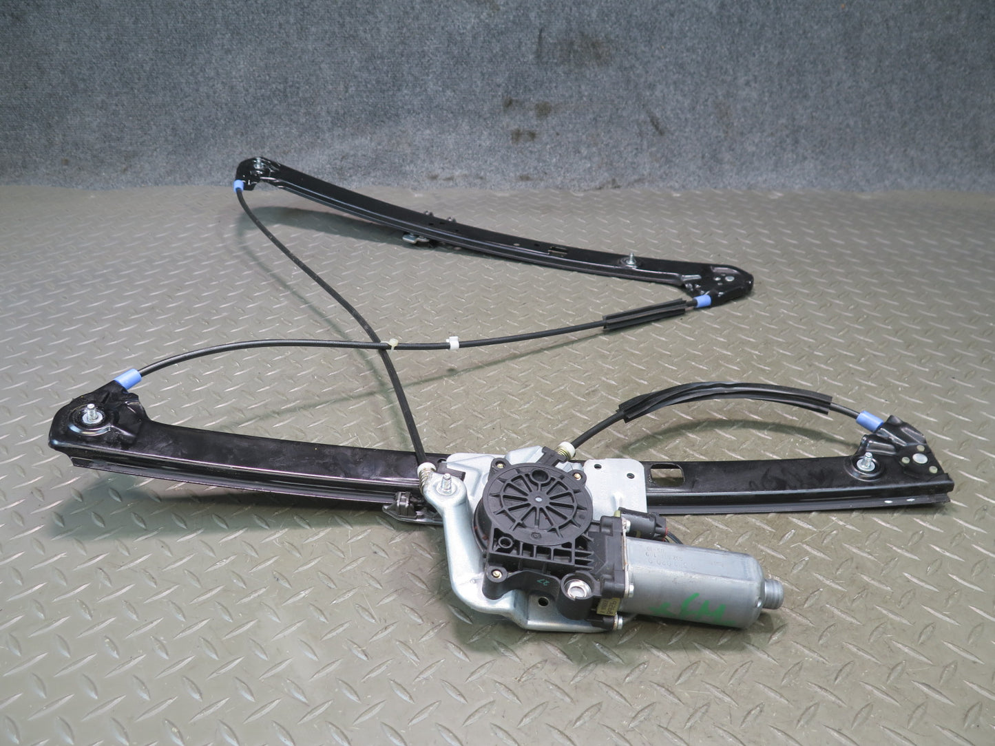 00-06 BMW X5 E53 Front Right Passenger Door Window Regulator w Motor OEM