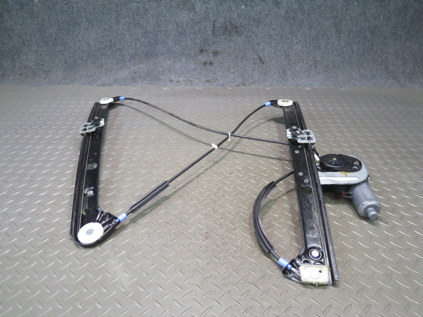 00-06 BMW X5 E53 Front Right Passenger Door Window Regulator w Motor OEM