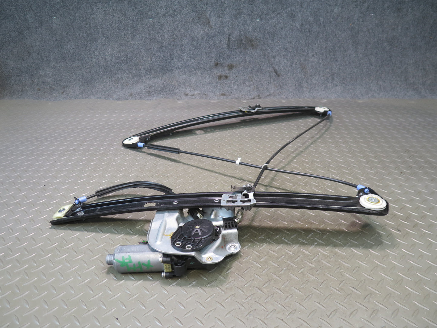 00-06 BMW X5 E53 Front Right Passenger Door Window Regulator w Motor OEM