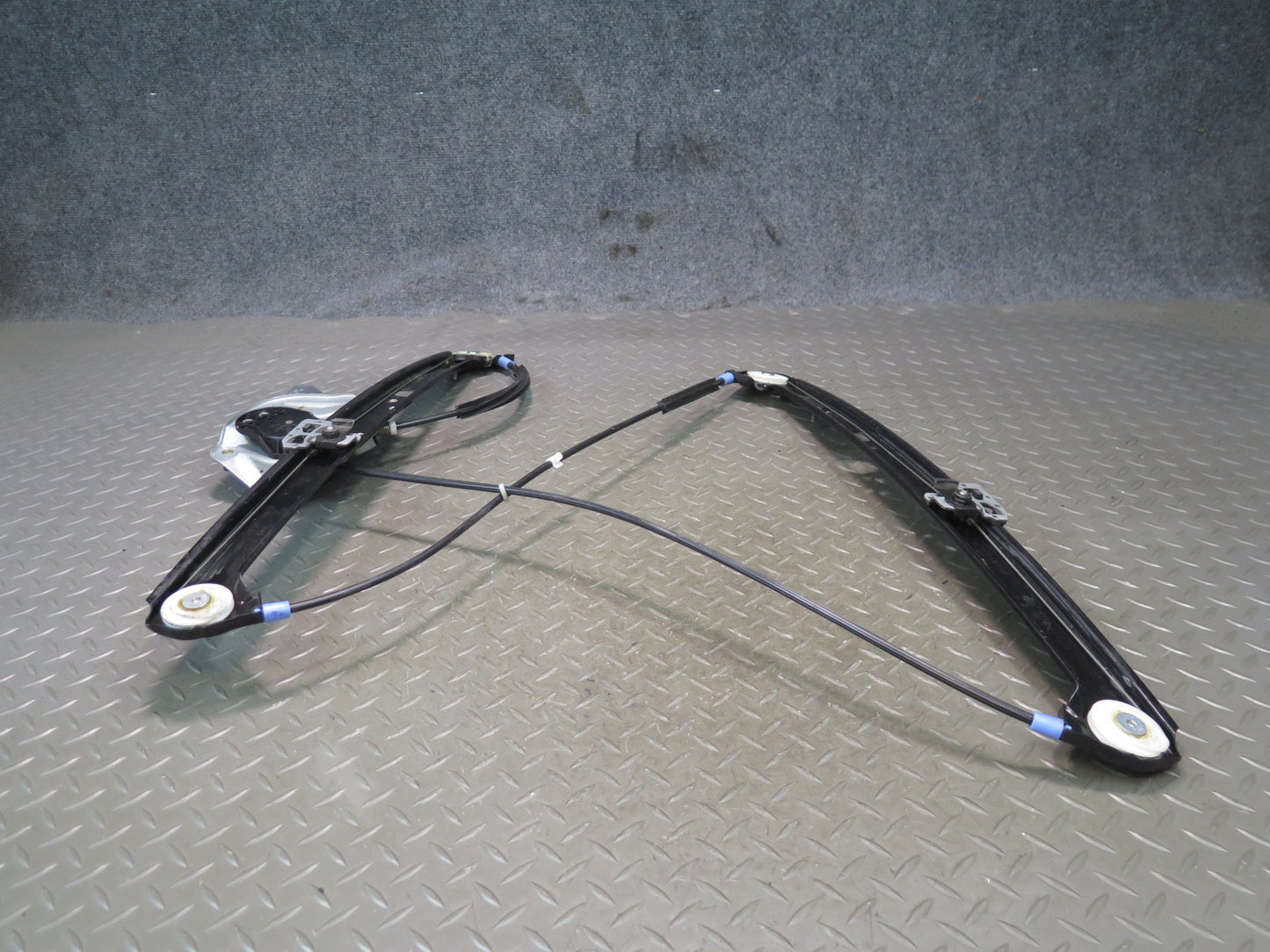 00-06 BMW X5 E53 Front Right Passenger Door Window Regulator w Motor OEM
