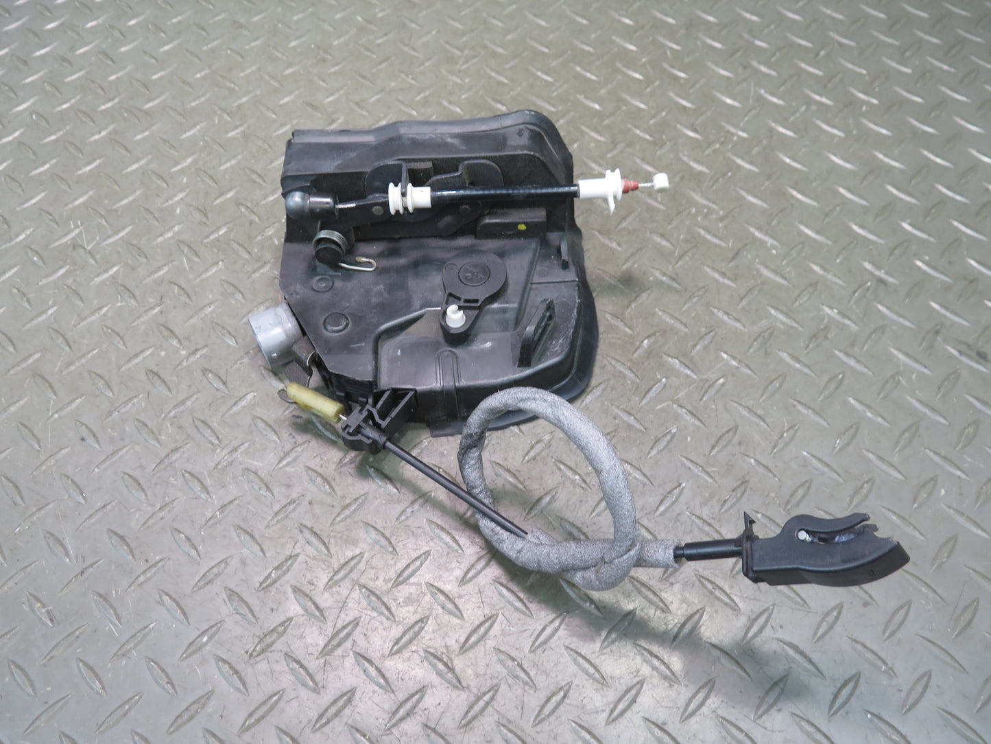 00-06 BMW X5 E53 Front Right Door Lock Latch Actuator 8402540 OEM
