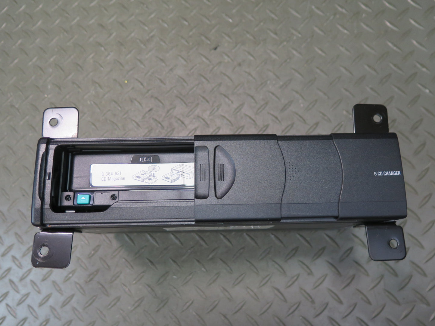 00-06 BMW E53 X5 CD Changer Player w Magazine 6983335 OEM