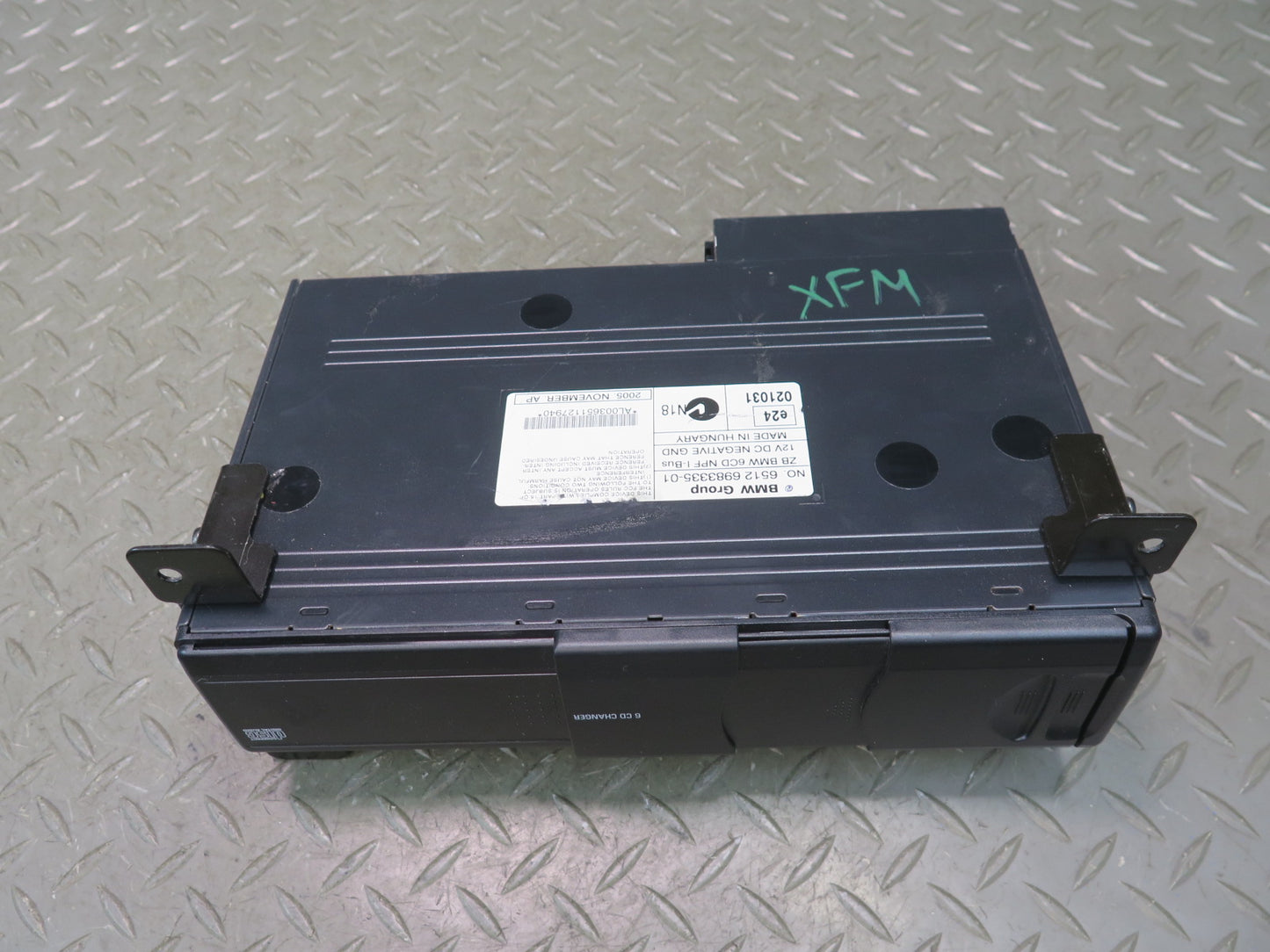 00-06 BMW E53 X5 CD Changer Player w Magazine 6983335 OEM