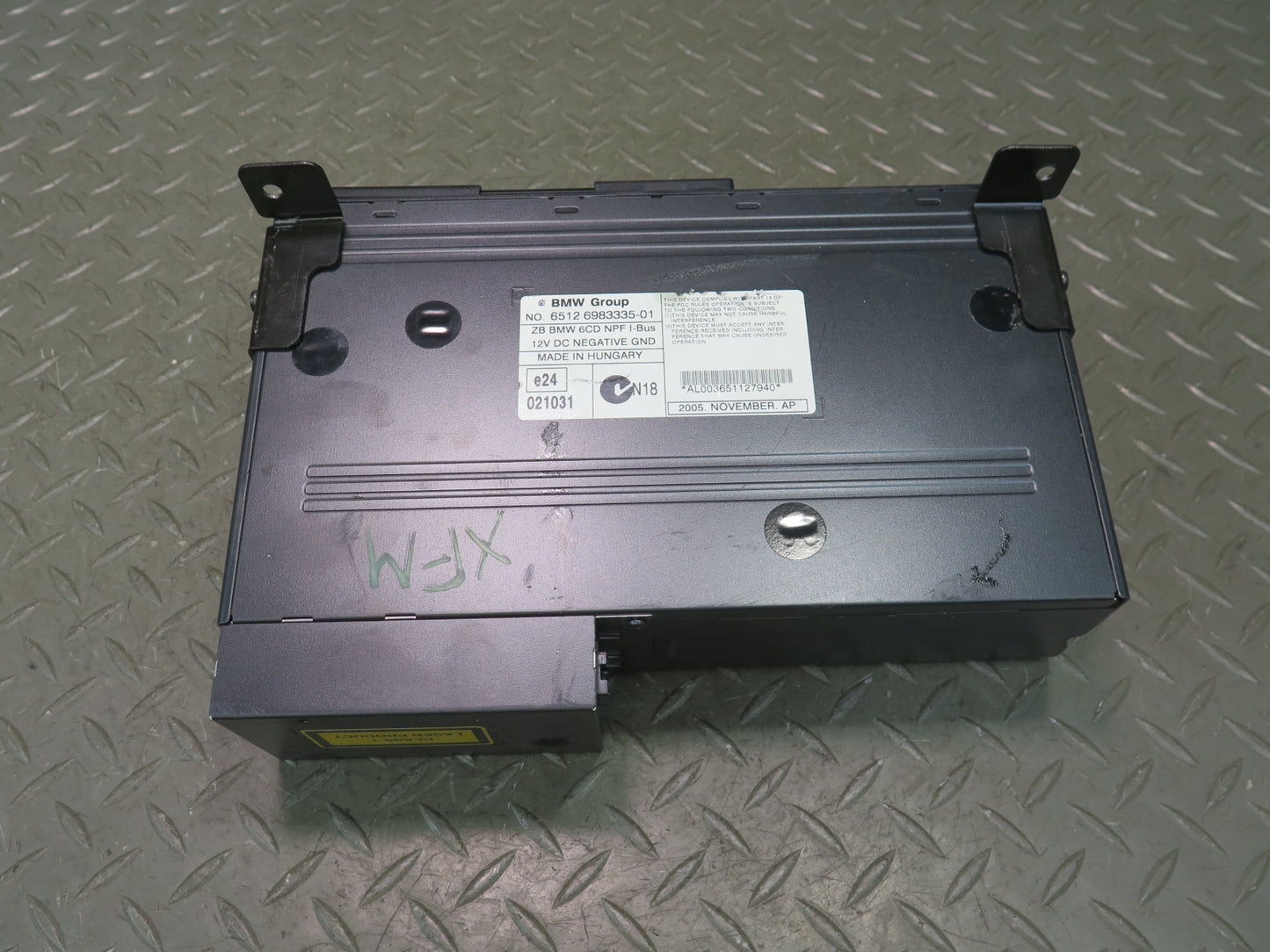 00-06 BMW E53 X5 CD Changer Player w Magazine 6983335 OEM