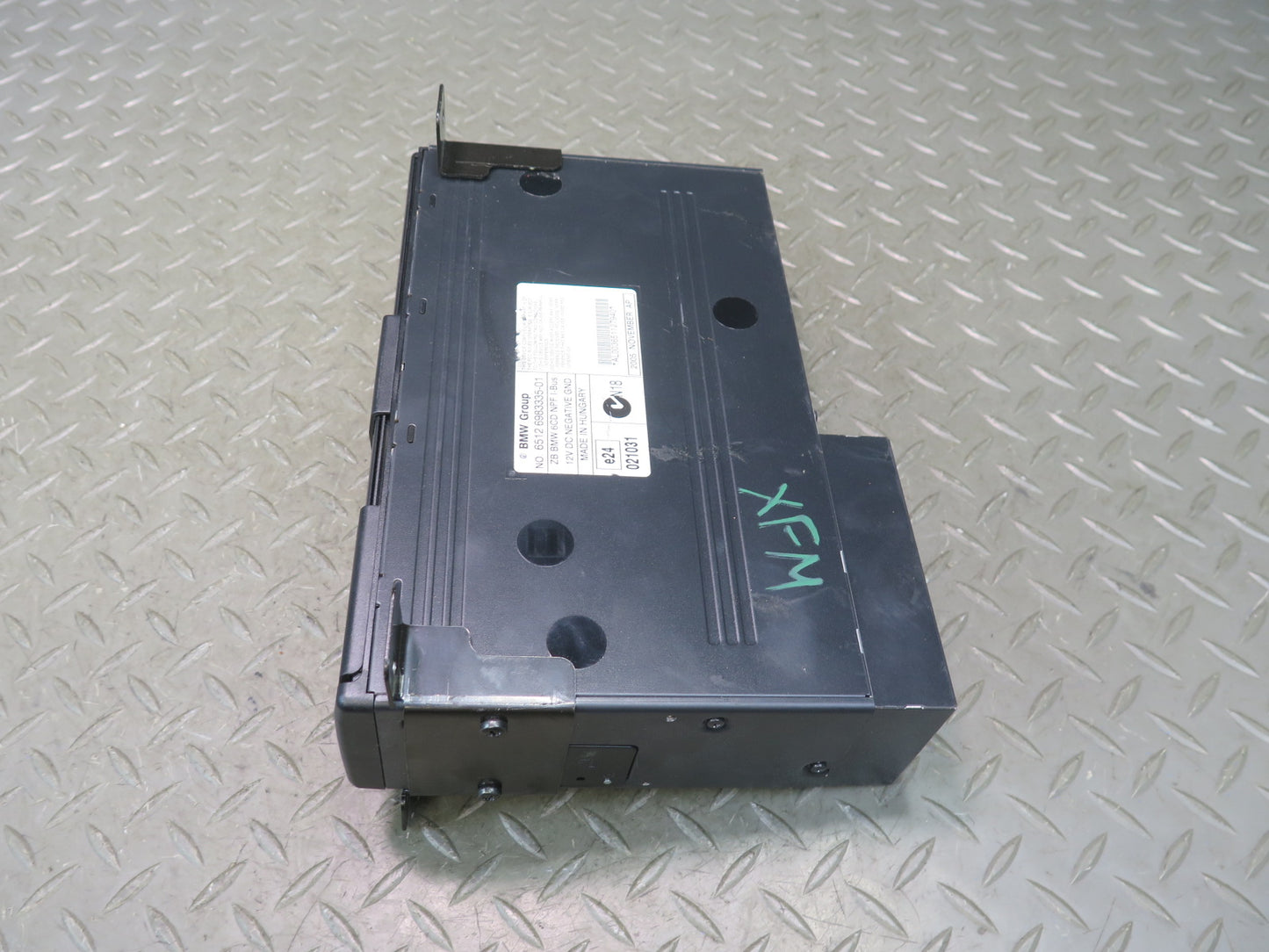 00-06 BMW E53 X5 CD Changer Player w Magazine 6983335 OEM