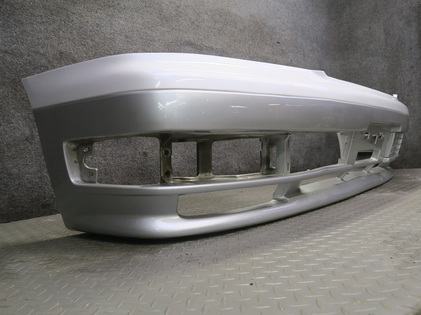 95-97 Nissan Gloria HY33 Front Bumper Cover White w Silver & Mounting OEM