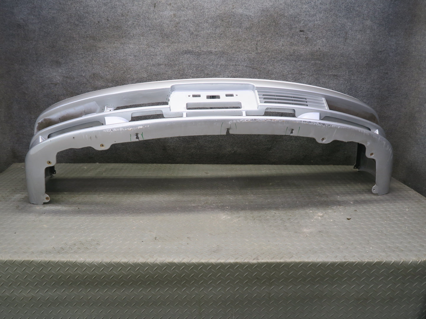 95-97 Nissan Gloria HY33 Front Bumper Cover White w Silver & Mounting OEM