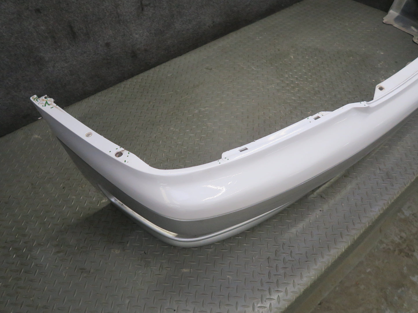 95-97 Nissan Gloria HY33 Front Bumper Cover White w Silver & Mounting OEM