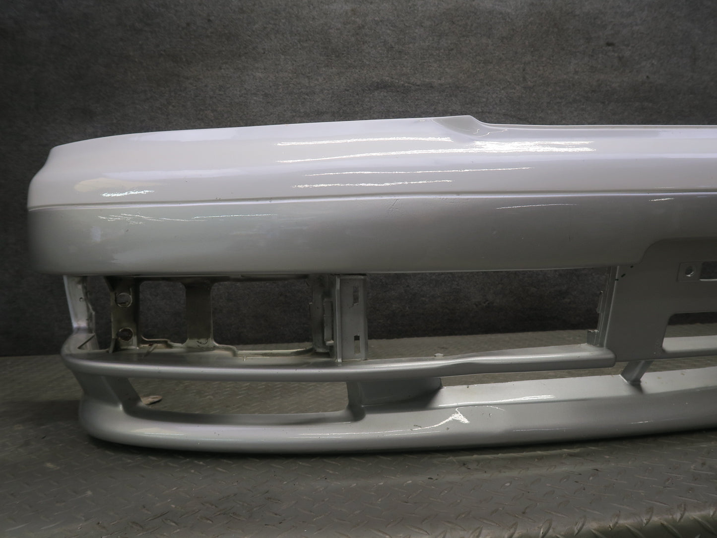 95-97 Nissan Gloria HY33 Front Bumper Cover White w Silver & Mounting OEM