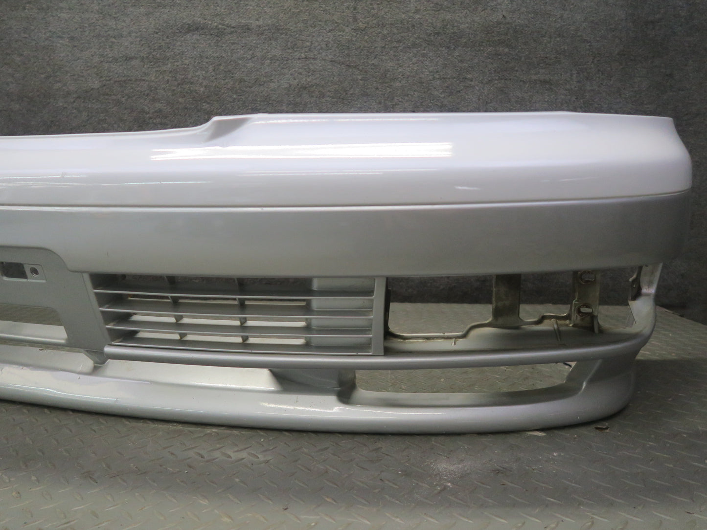 95-97 Nissan Gloria HY33 Front Bumper Cover White w Silver & Mounting OEM