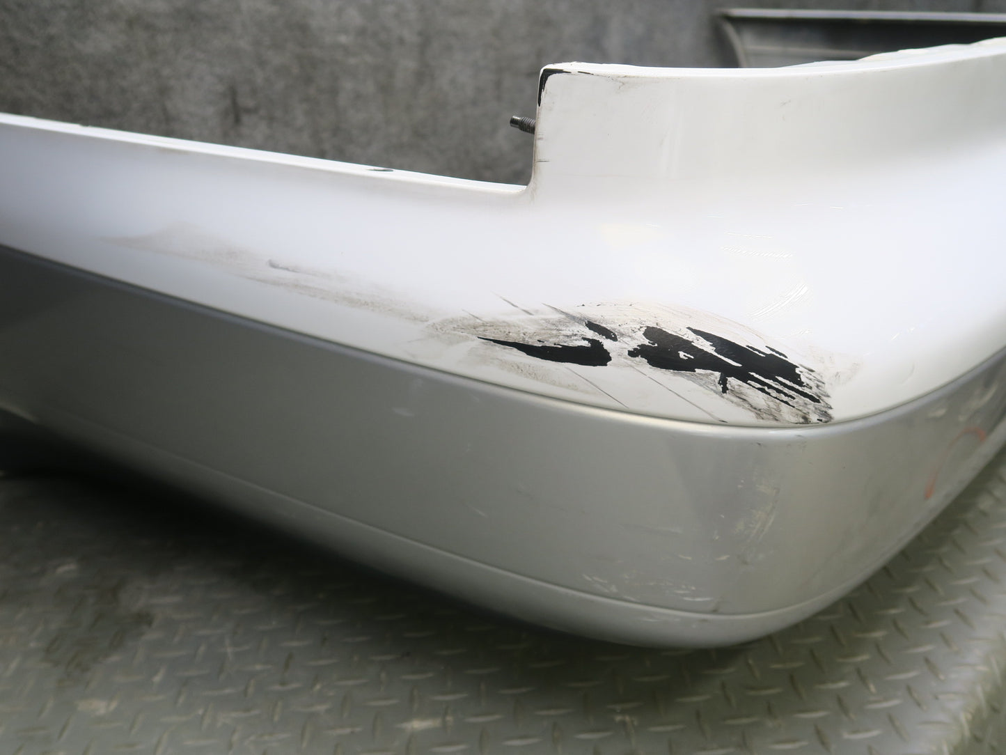95-97 Nissan Gloria HY33 Rear Bumper Cover White w Silver 85022-4P000 OEM
