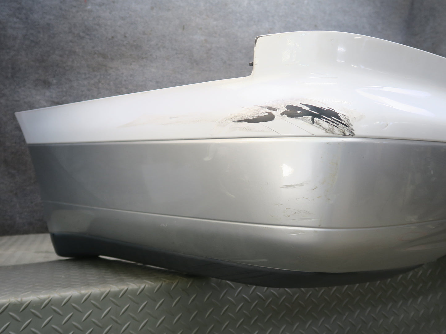 95-97 Nissan Gloria HY33 Rear Bumper Cover White w Silver 85022-4P000 OEM