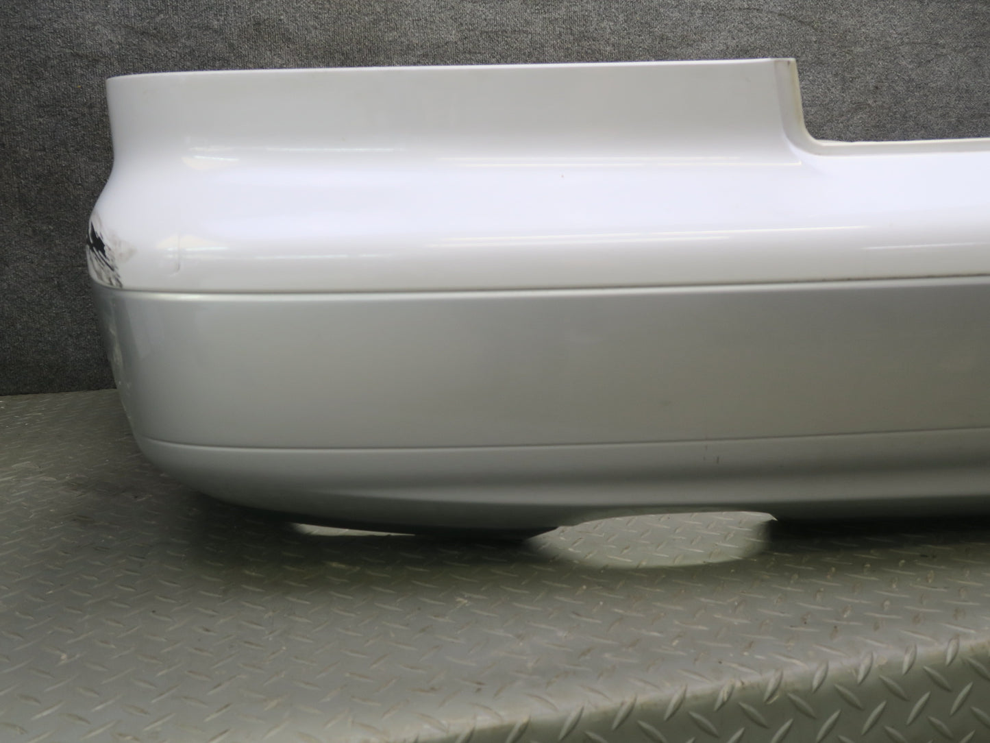 95-97 Nissan Gloria HY33 Rear Bumper Cover White w Silver 85022-4P000 OEM