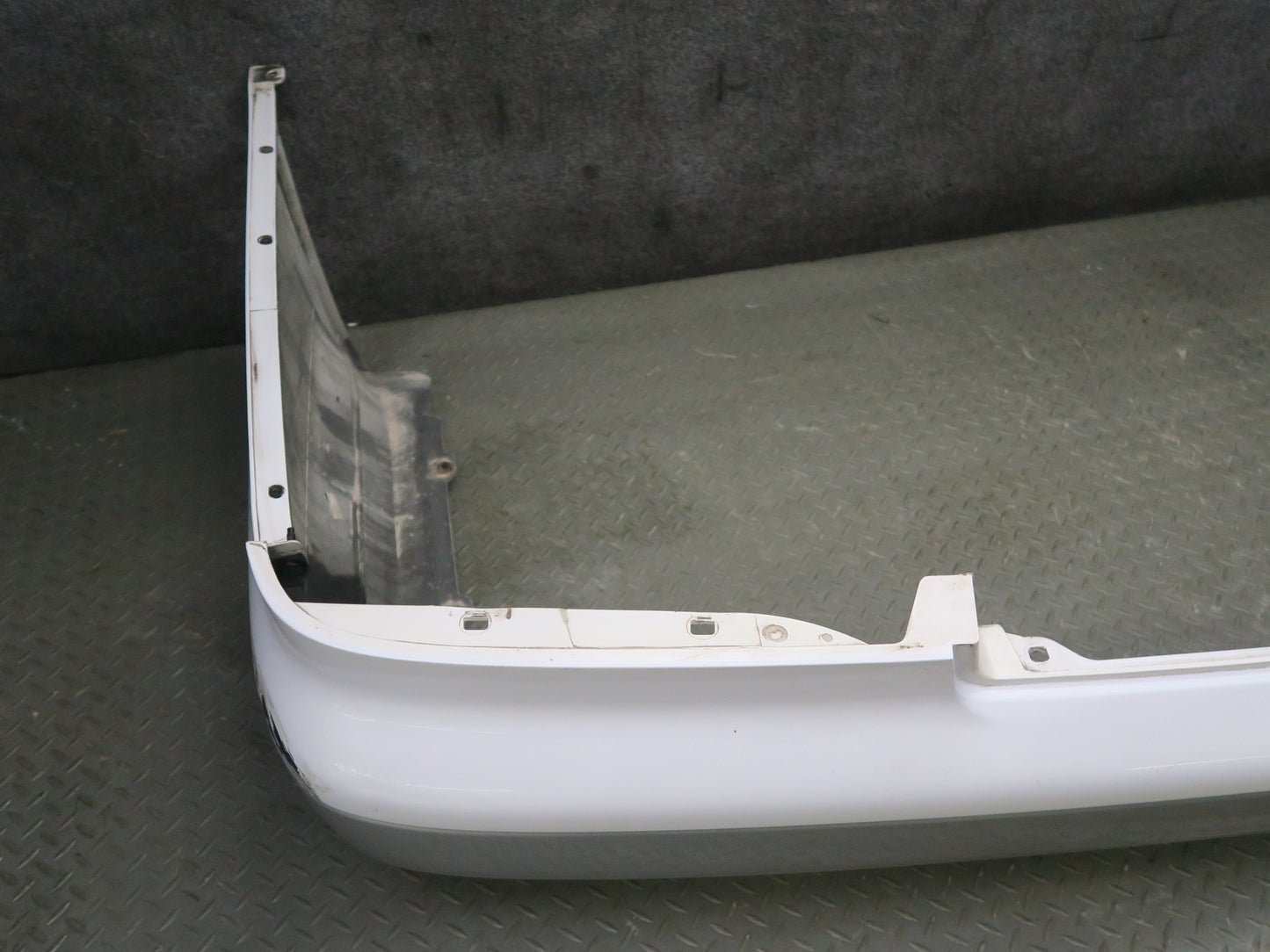 95-97 Nissan Gloria HY33 Rear Bumper Cover White w Silver 85022-4P000 OEM
