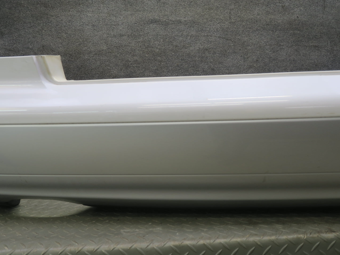 95-97 Nissan Gloria HY33 Rear Bumper Cover White w Silver 85022-4P000 OEM