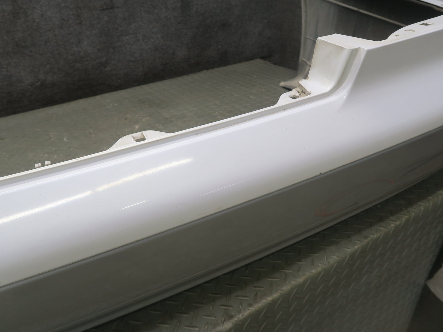 95-97 Nissan Gloria HY33 Rear Bumper Cover White w Silver 85022-4P000 OEM