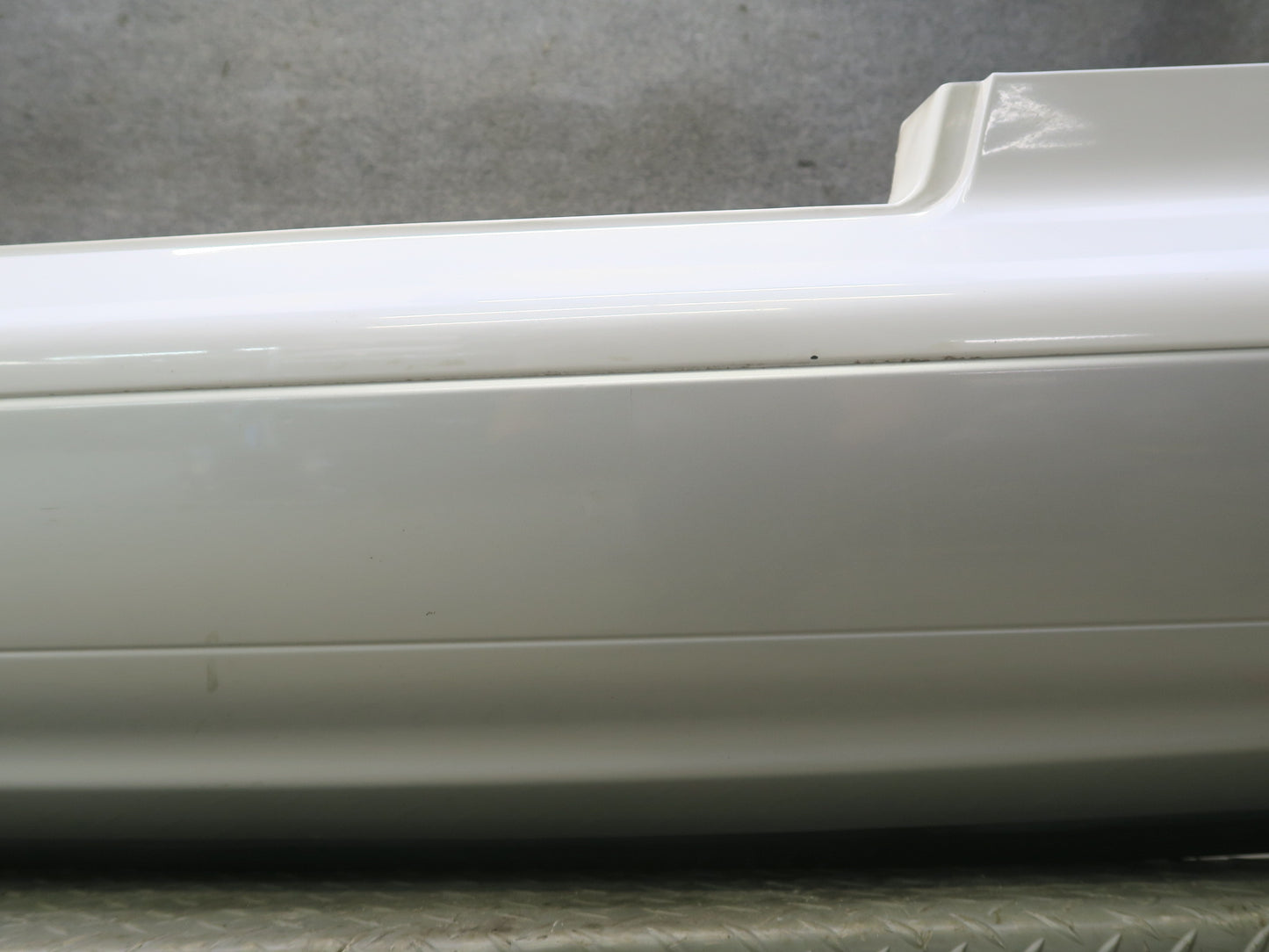 95-97 Nissan Gloria HY33 Rear Bumper Cover White w Silver 85022-4P000 OEM