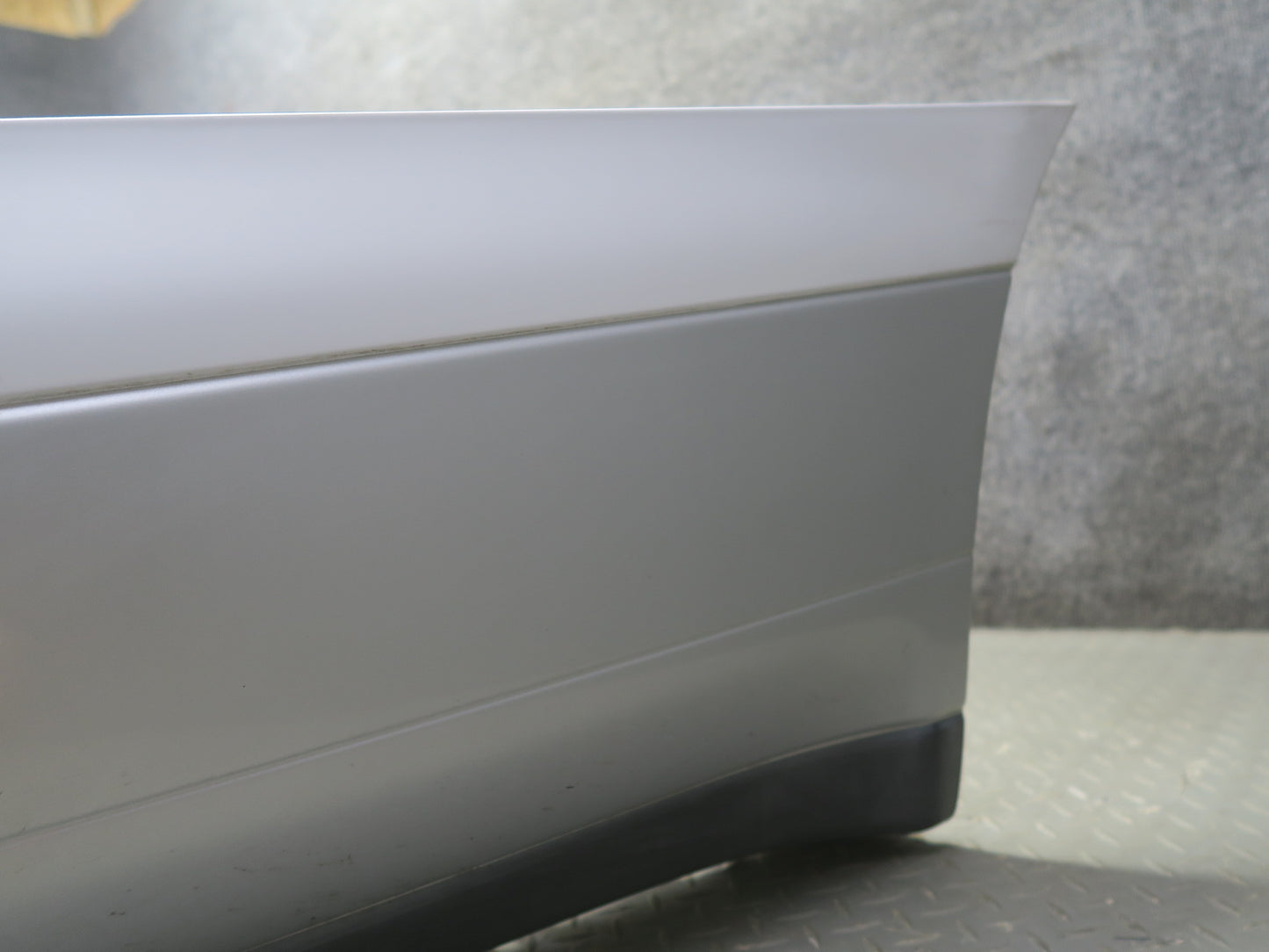95-97 Nissan Gloria HY33 Rear Bumper Cover White w Silver 85022-4P000 OEM