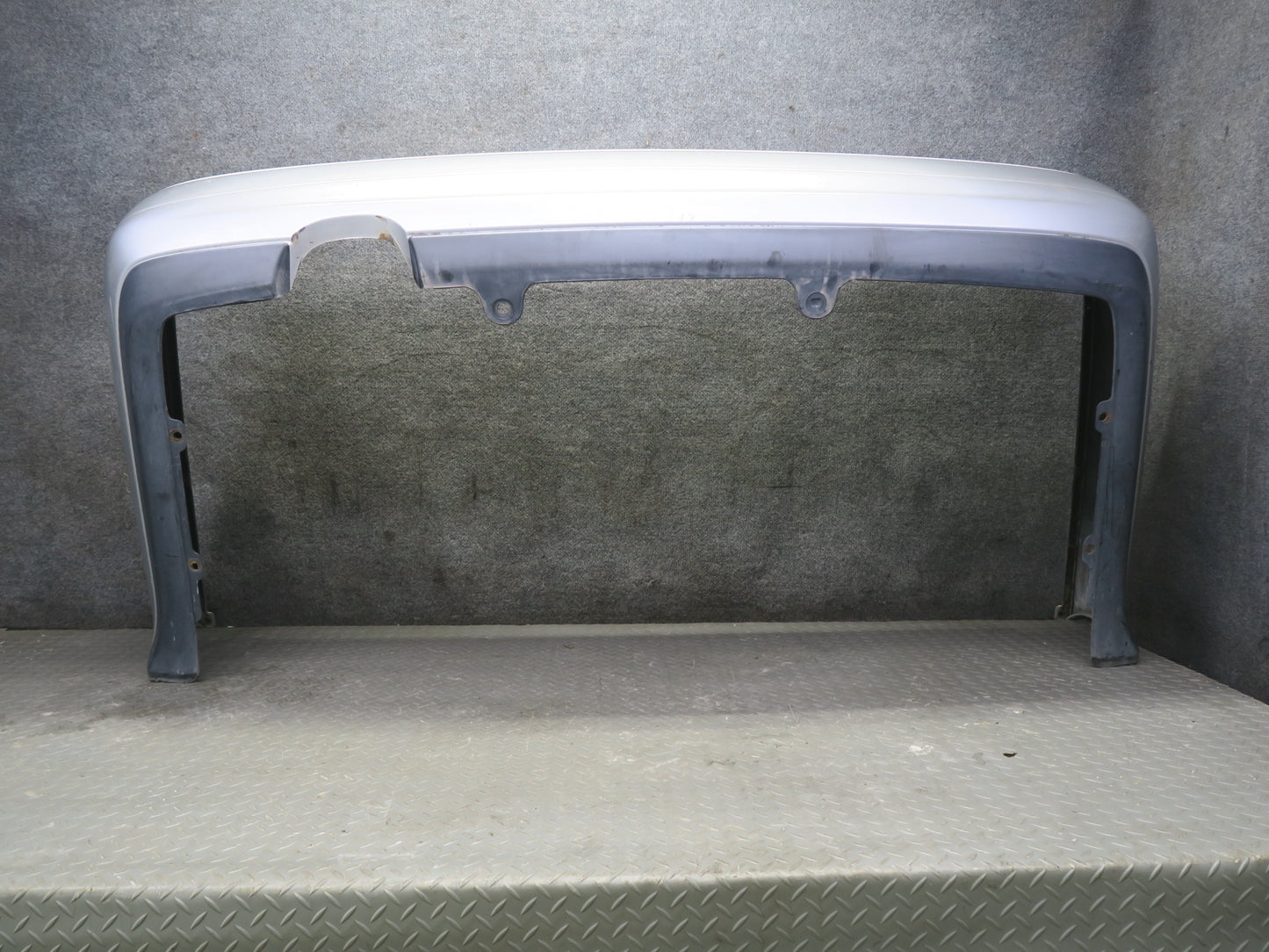 95-97 Nissan Gloria HY33 Rear Bumper Cover White w Silver 85022-4P000 OEM