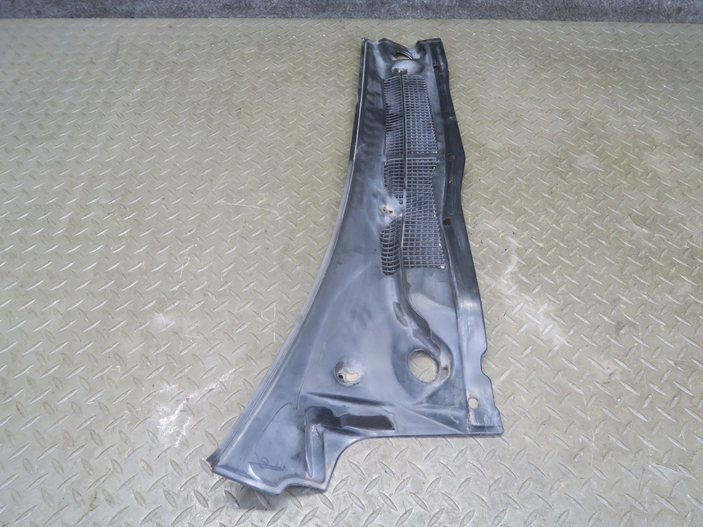 95-97 Nissan Gloria HY33 3.0L Front Windshield Wiper Cowl Vent Trim w Seal OEM