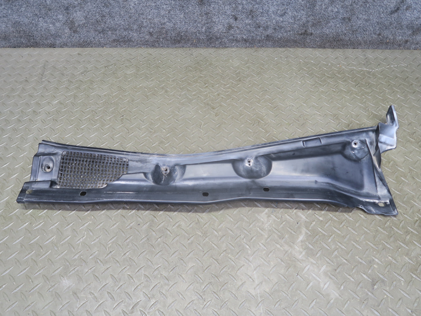 95-97 Nissan Gloria HY33 3.0L Front Windshield Wiper Cowl Vent Trim w Seal OEM