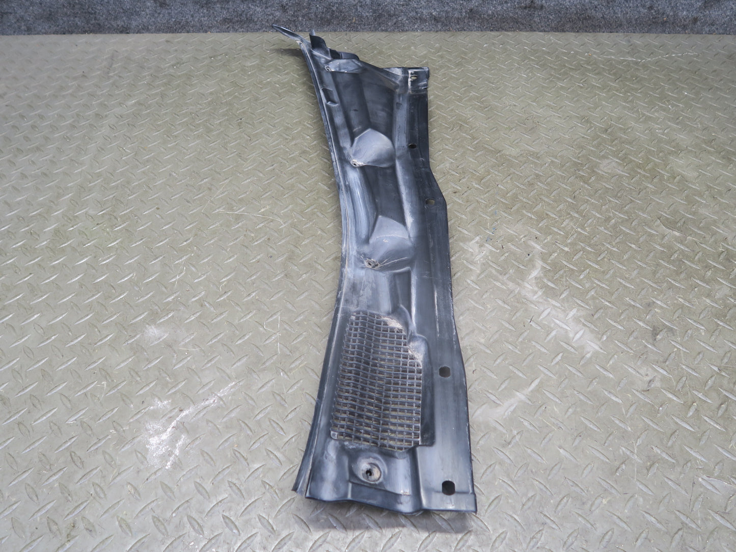 95-97 Nissan Gloria HY33 3.0L Front Windshield Wiper Cowl Vent Trim w Seal OEM
