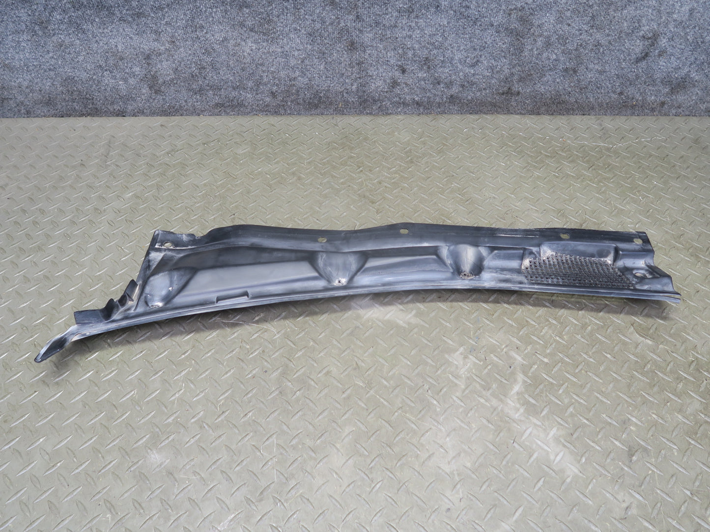 95-97 Nissan Gloria HY33 3.0L Front Windshield Wiper Cowl Vent Trim w Seal OEM