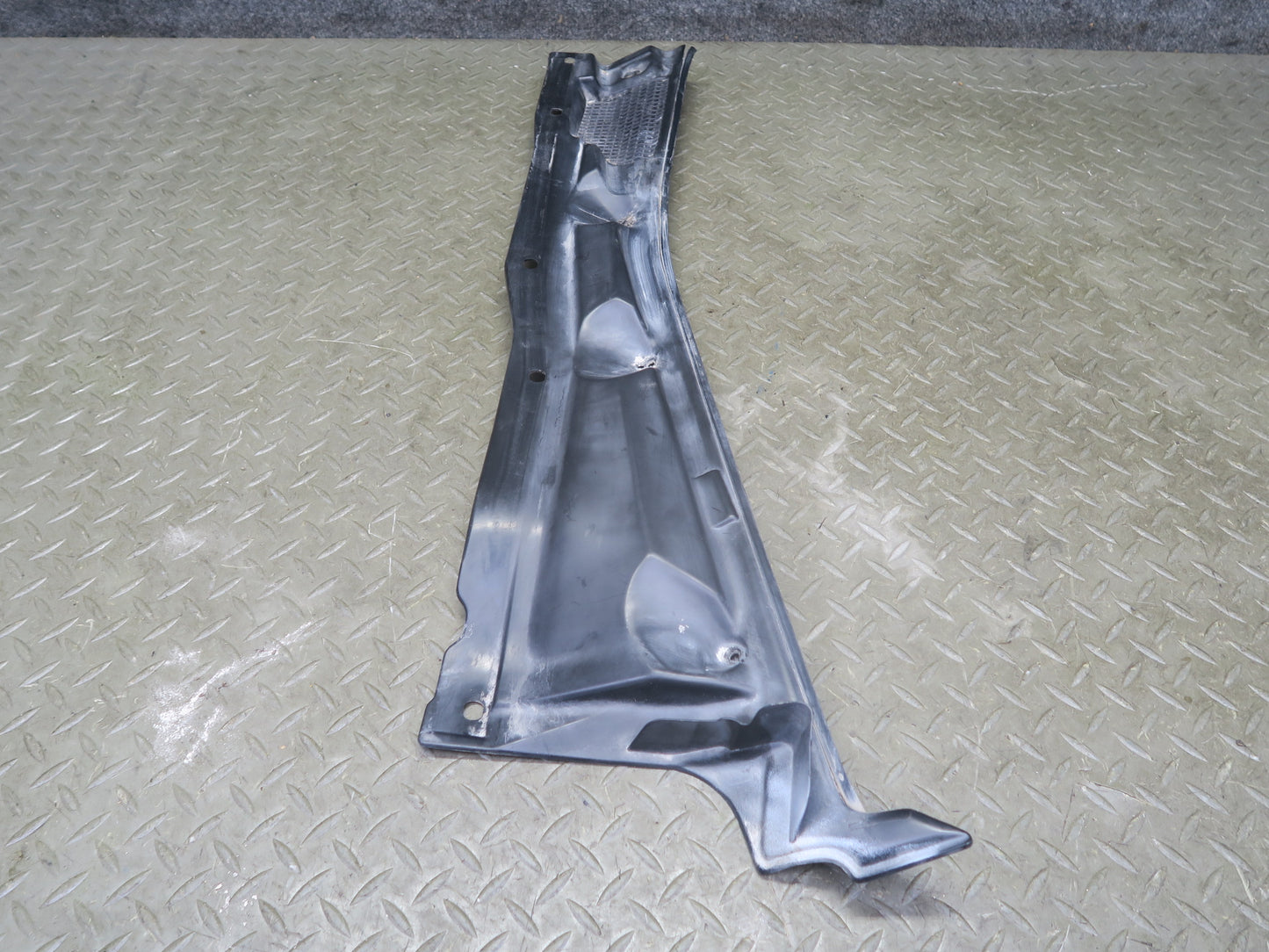 95-97 Nissan Gloria HY33 3.0L Front Windshield Wiper Cowl Vent Trim w Seal OEM
