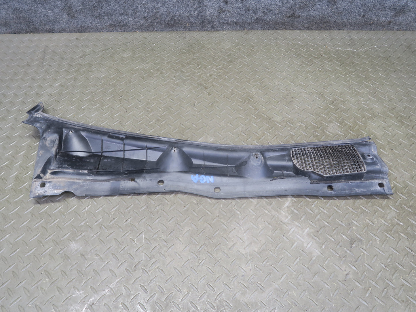 95-97 Nissan Gloria HY33 3.0L Front Windshield Wiper Cowl Vent Trim w Seal OEM