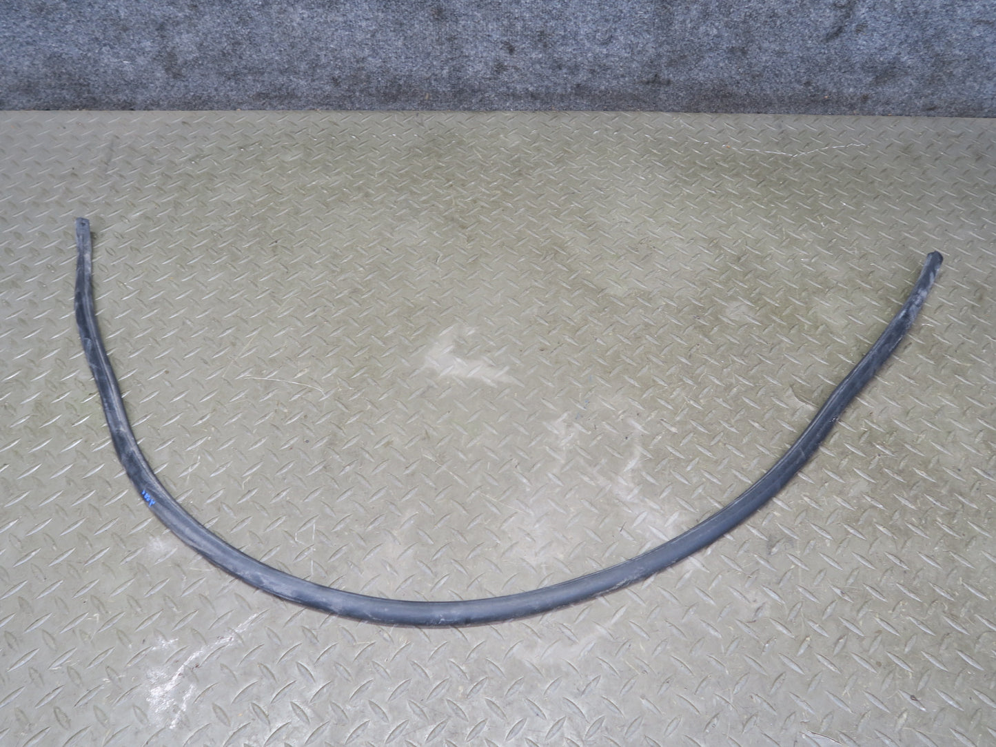 95-97 Nissan Gloria HY33 3.0L Front Windshield Wiper Cowl Vent Trim w Seal OEM
