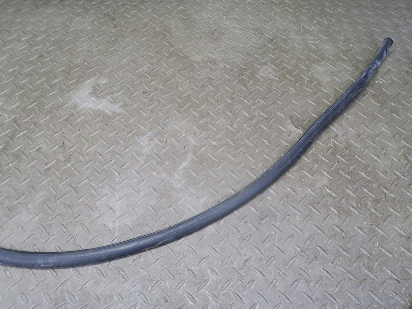 95-97 Nissan Gloria HY33 3.0L Front Windshield Wiper Cowl Vent Trim w Seal OEM