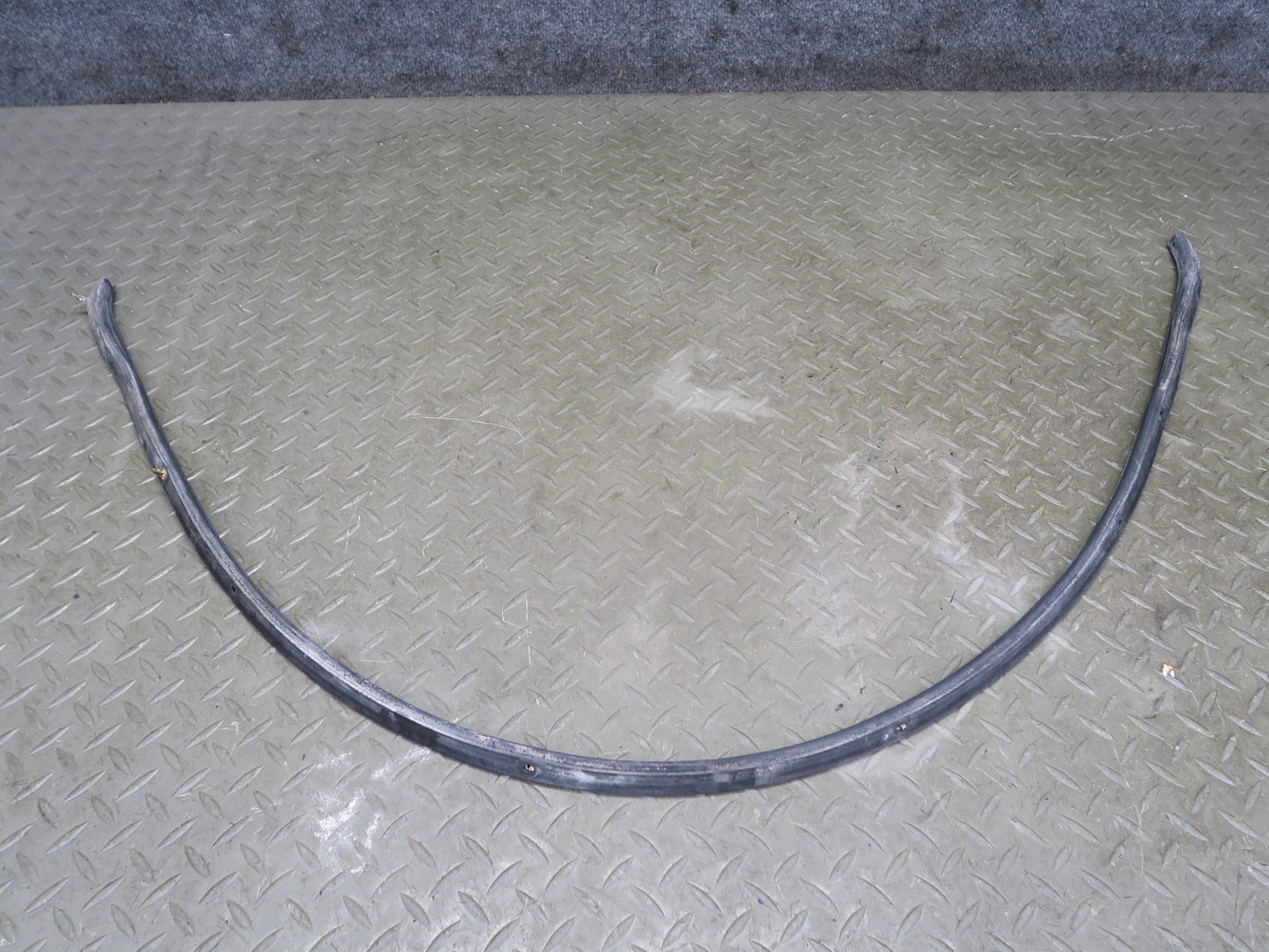 95-97 Nissan Gloria HY33 3.0L Front Windshield Wiper Cowl Vent Trim w Seal OEM