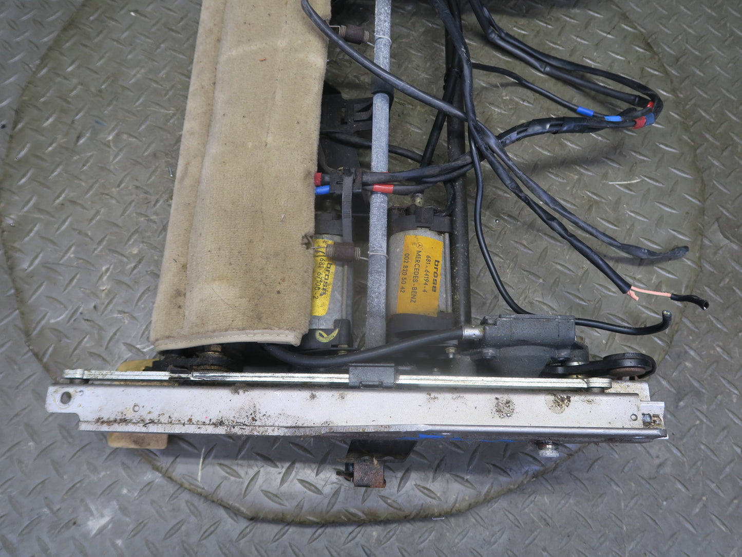 90-93 Mercedes W124 300E Front Right Seat Lower Frame Track Rail w Motors OEM