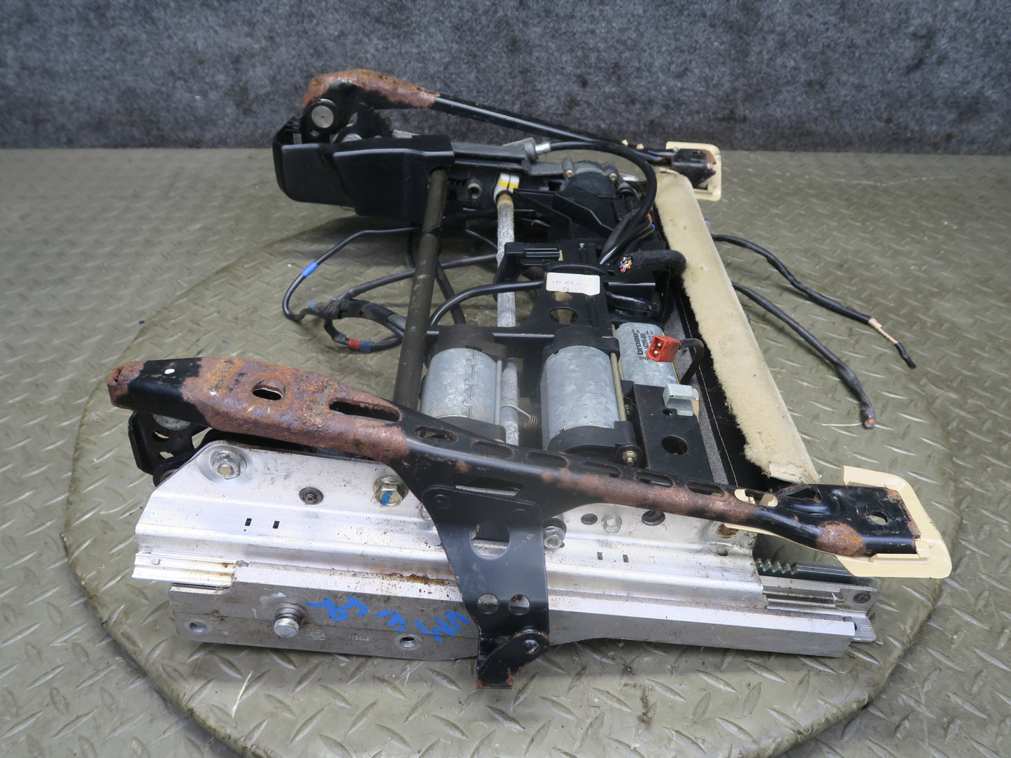 90-93 Mercedes W124 300E Front Right Seat Lower Frame Track Rail w Motors OEM