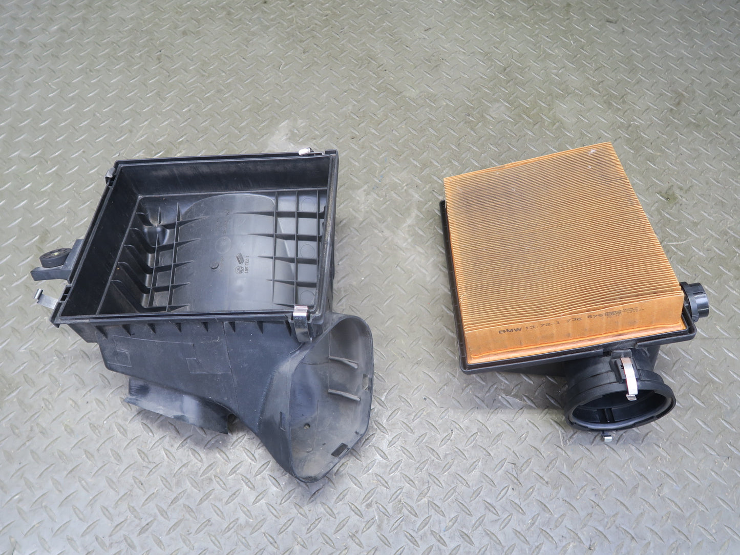 00-06 BMW E53 X5N62 Air Intake Cleaner Filter Box Assembly OEM