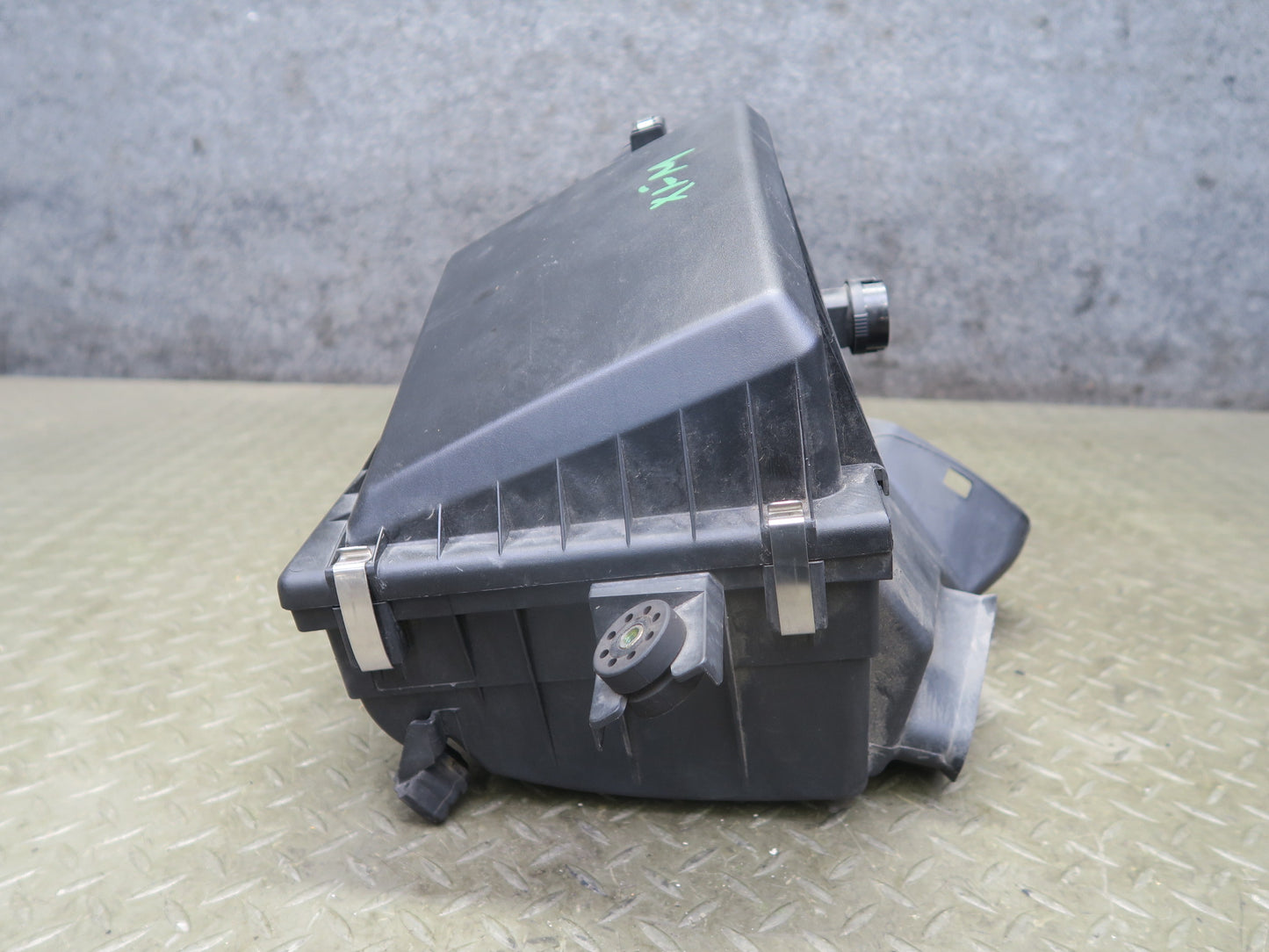 00-06 BMW E53 X5N62 Air Intake Cleaner Filter Box Assembly OEM