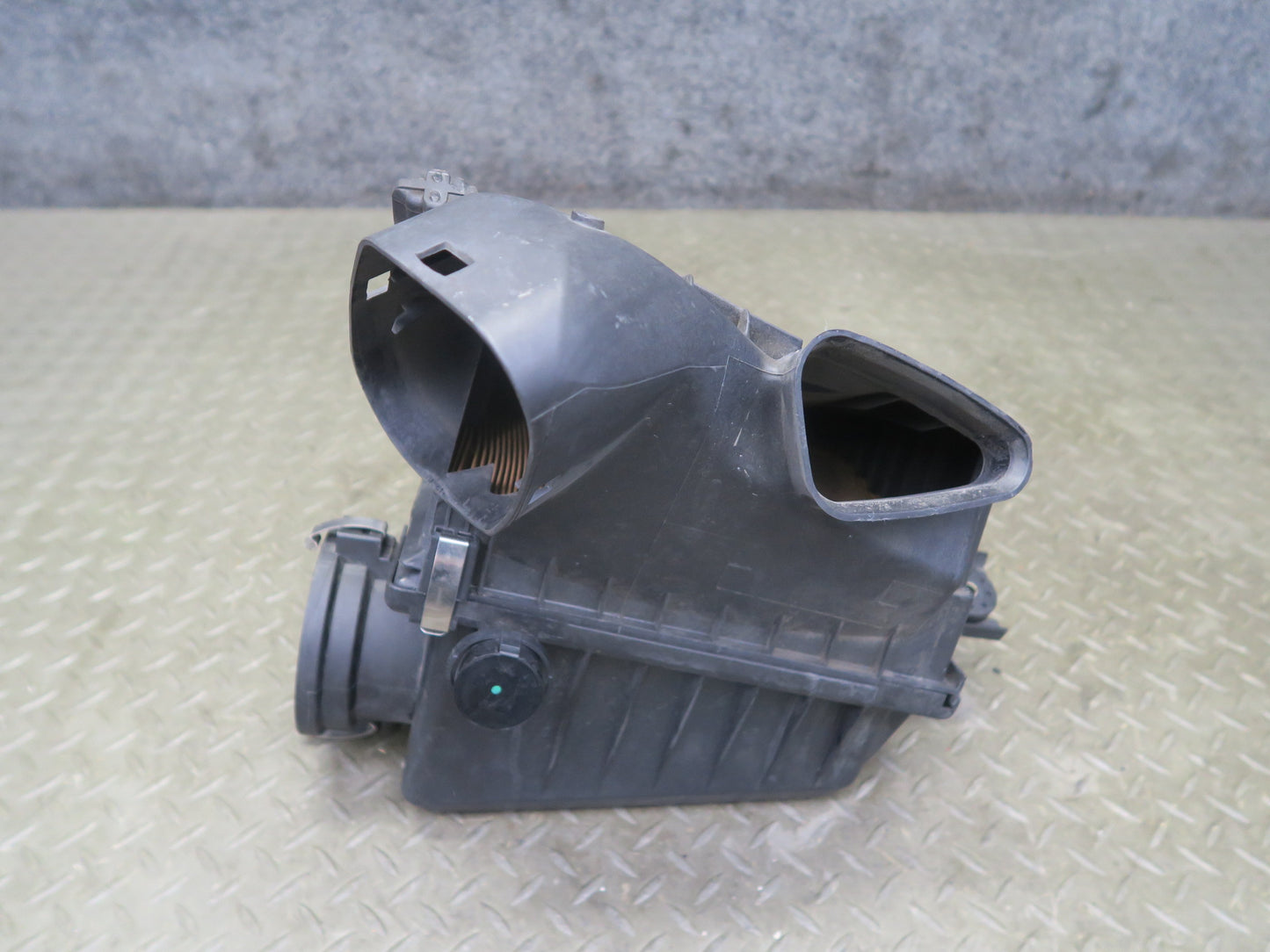 00-06 BMW E53 X5N62 Air Intake Cleaner Filter Box Assembly OEM