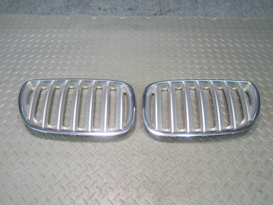 00-06 BMW E53 X5 Set of 2 Front Left & Right Hood Chrome Kidney Grille OEM