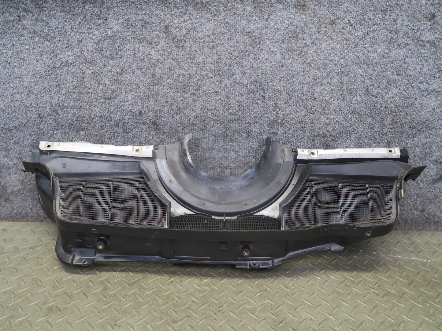 86-93 Mercedes W124 300E Windshield Wiper Vent Cowl Grille Panel 1246200978 OEM