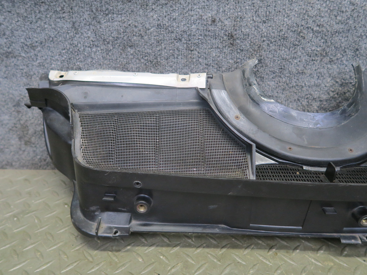 86-93 Mercedes W124 300E Windshield Wiper Vent Cowl Grille Panel 1246200978 OEM