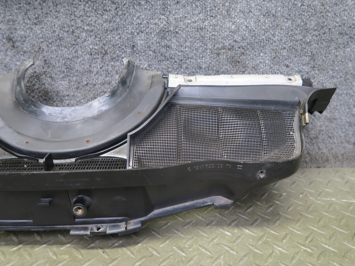 86-93 Mercedes W124 300E Windshield Wiper Vent Cowl Grille Panel 1246200978 OEM