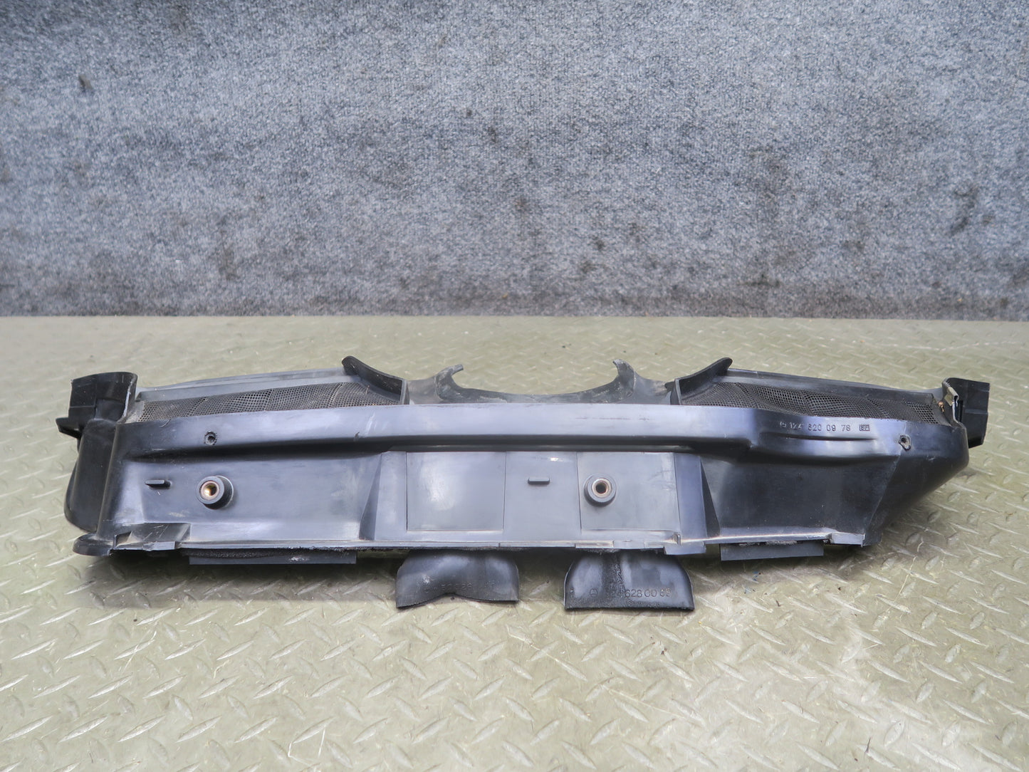 86-93 Mercedes W124 300E Windshield Wiper Vent Cowl Grille Panel 1246200978 OEM