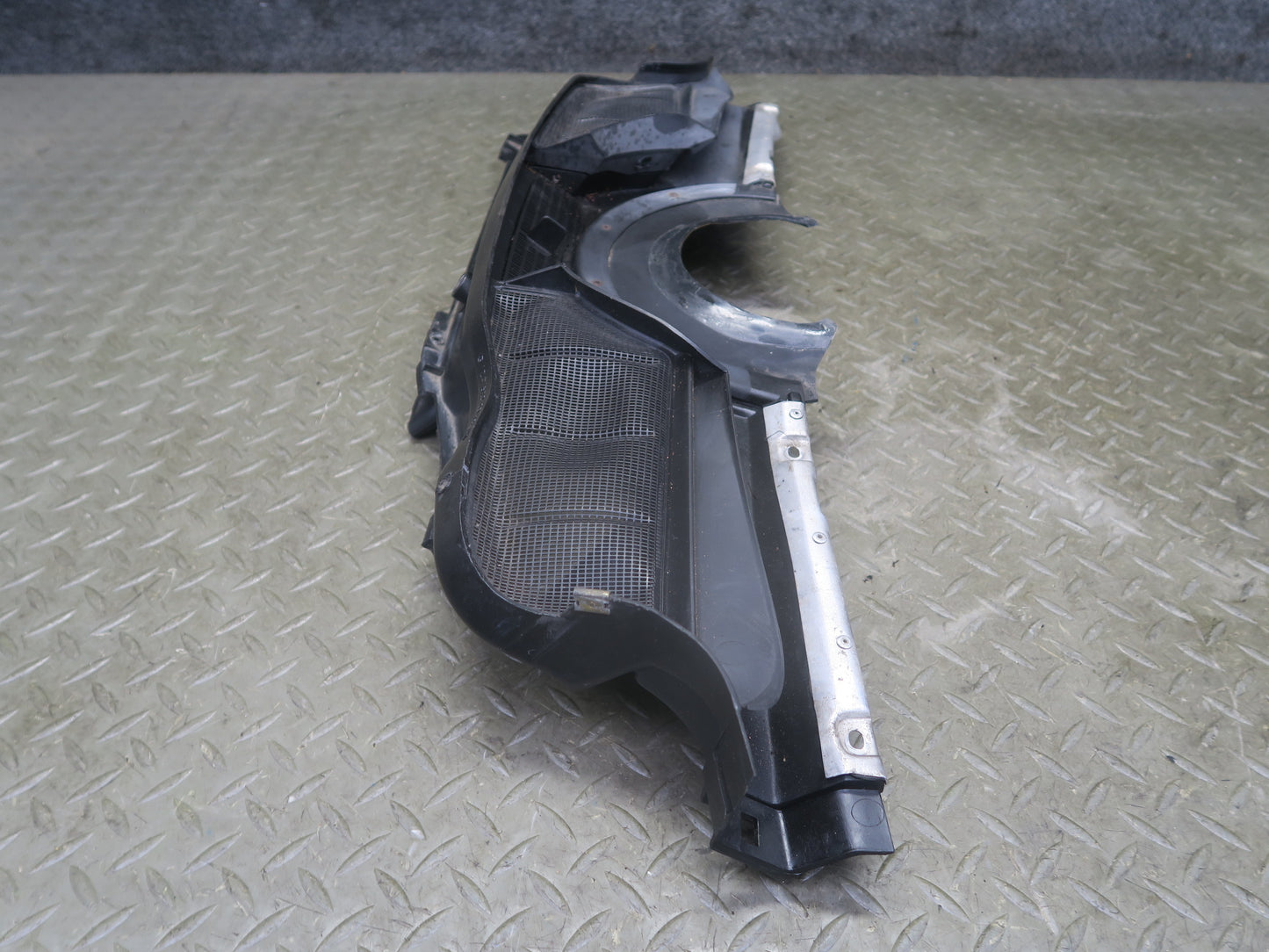 86-93 Mercedes W124 300E Windshield Wiper Vent Cowl Grille Panel 1246200978 OEM