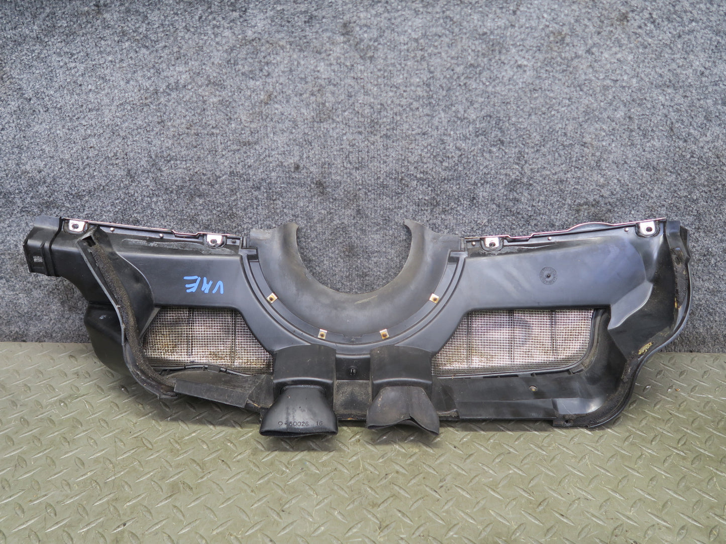 86-93 Mercedes W124 300E Windshield Wiper Vent Cowl Grille Panel 1246200978 OEM