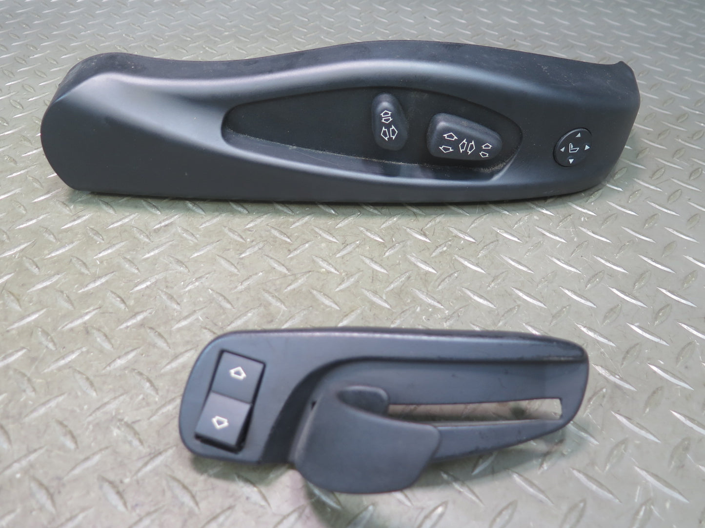 2006-2008 BMW E63 E64 M6 Front Right Seat Adjust Backrest Switch Set