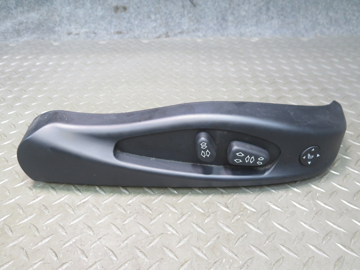 2006-2008 BMW E63 E64 M6 Front Right Seat Adjust Backrest Switch Set