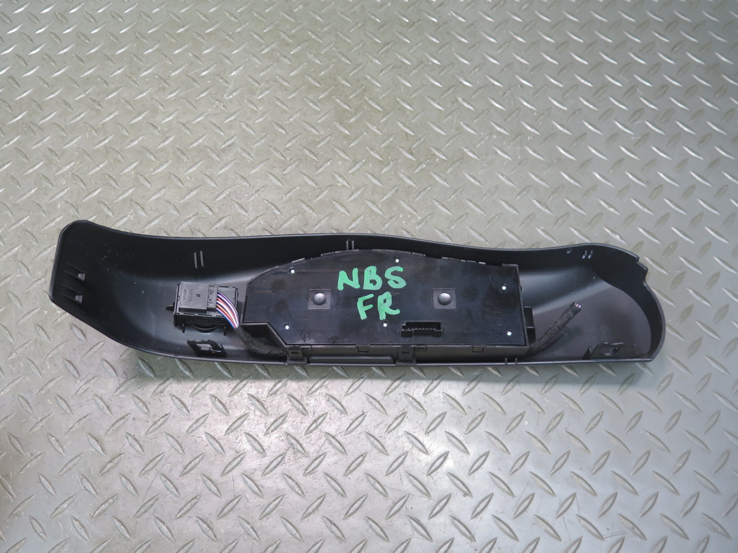 2006-2008 BMW E63 E64 M6 Front Right Seat Adjust Backrest Switch Set