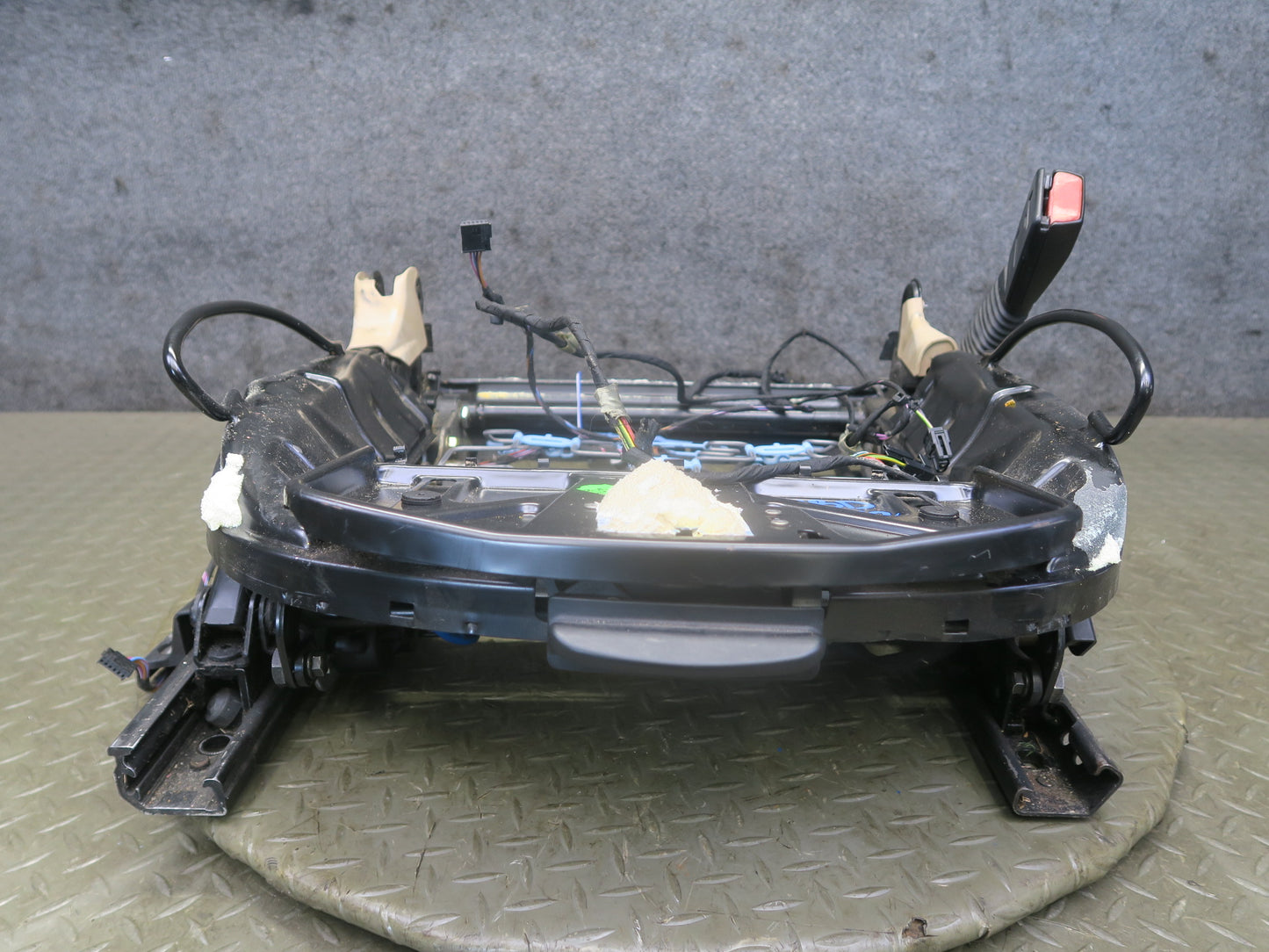01-06 BMW E46 330ci Convert Front Right Seat Lower Frame Track Rail w Motor OEM